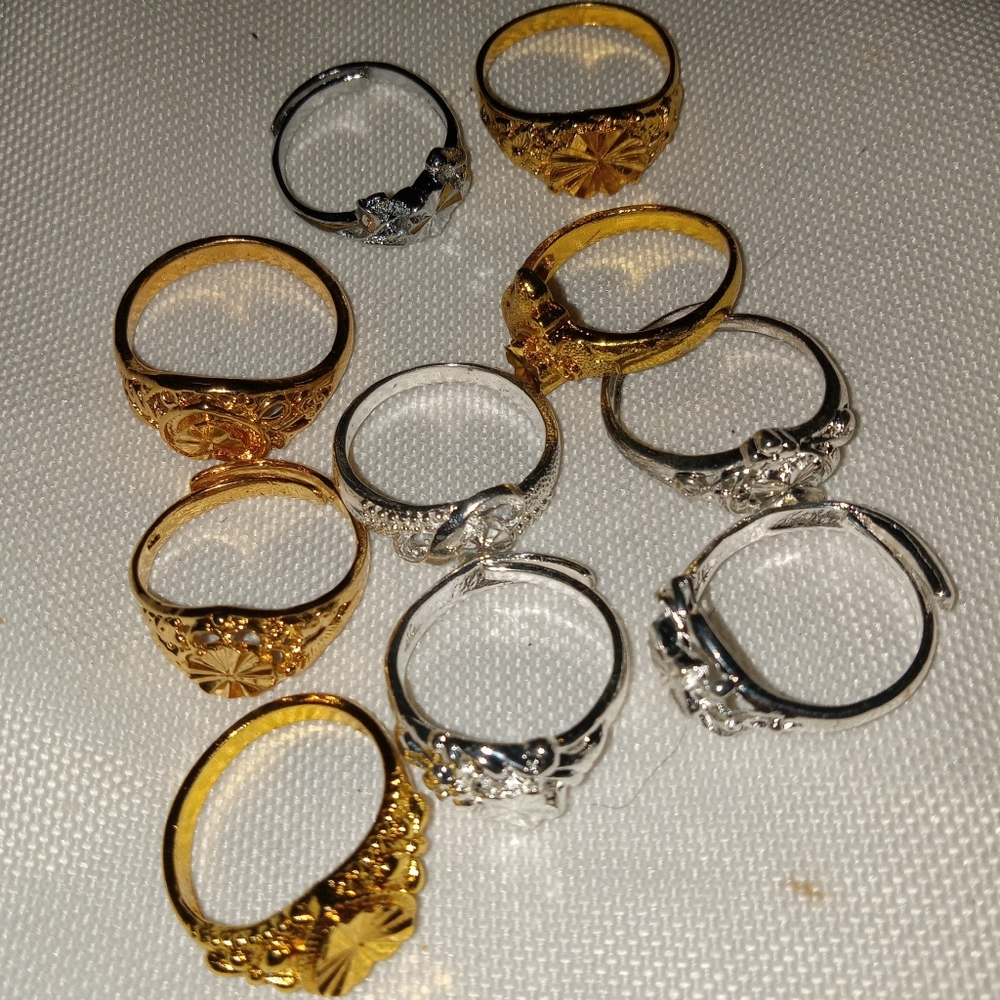 10 Elegant Gold and Silver Colored  Floral Rings